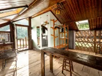 Tujia Diaojiaolou Ancient Village Homestay (Lichuan) 리촨 호텔