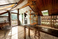 Tujia Diaojiaolou Ancient Village Homestay (Lichuan)