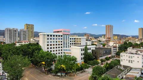 Xinkaitong Hotel Ruili in Ruili