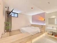 Tonmao Elf Hotel (Huaihe Road Pedestrian Street)