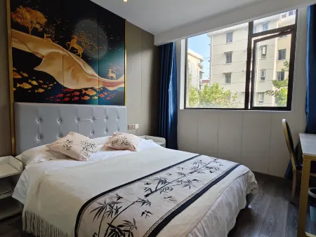 Longchen Holiday Hotel (Shanghai Weining Road Metro Station)