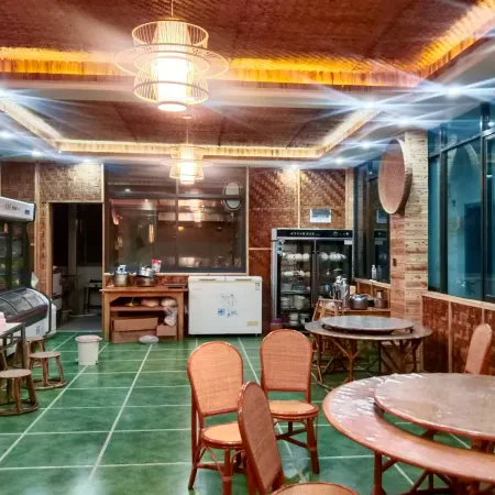 Mountain Homestay (Old Munden Village Shop)