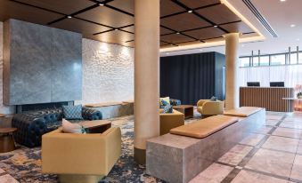 4. Rydges R..