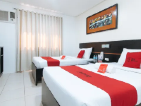 RedDoorz Plus @ Evangelista Street Makati โรงแรมในมาคาติ