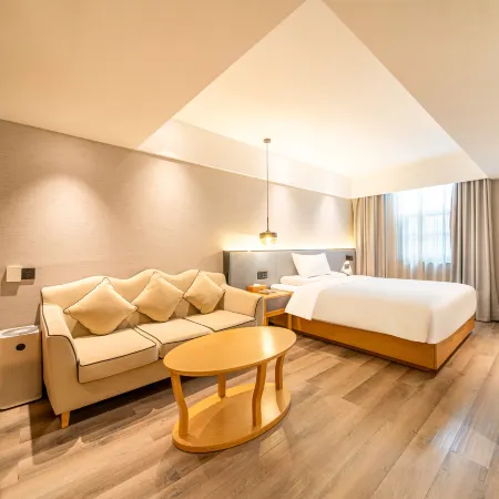 Starway Hotel (Xinyang Railway Station, Tianrun Plaza)