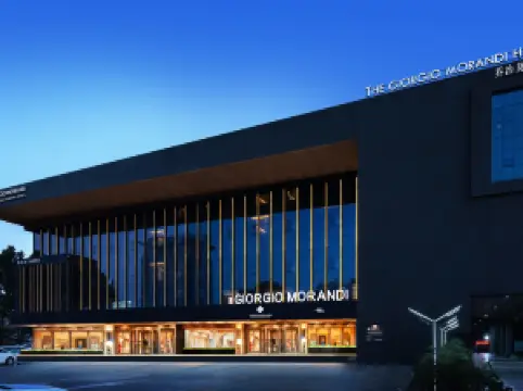 The GiorgioMorandi Hotels (Linyi People's Square Wanxianghui)