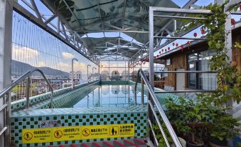 Longjiang Hot Spring Inn
