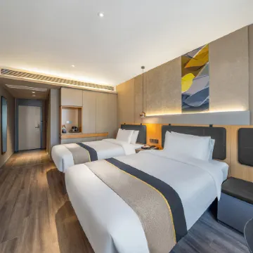 Home Inn Business & Travel Hotel (Aksu Century Square Taibai Shopping Center Branch)