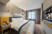 Homeinn Selected Hotel (Aksu First People's Hospital Century Square)