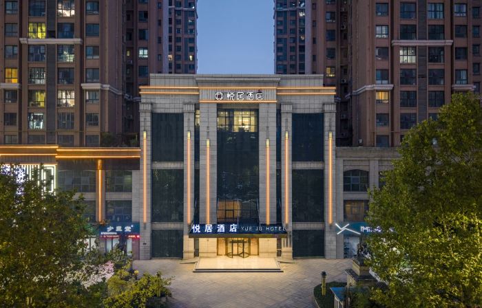 Yueju Hotel (Xinyang High-speed Railway East Station Daxin Plaza)
