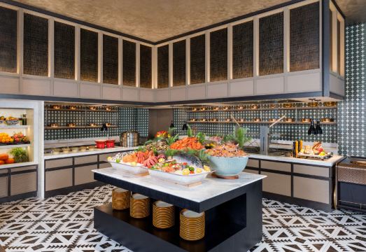 르네상스 칭다오 호텔의 고급 레스토랑 모습