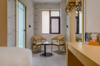 Home Inn (Ruili Railway Station Jewelry City Branch) - 2 ดาว