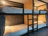 The Bird Nest Homestay& Coffee Shop فنادق في Phra Pradaeng