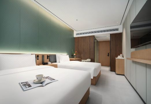 100 미터 호텔 로비