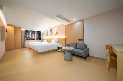 Xiangning Hotel (Chongqing Jiefangbei Pedestrian Street Hongyadong Branch)