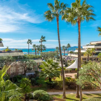 Holiday Inn NICE - SAINT LAURENT DU VAR by IHG Отели рядом с достопримечательностью «Арена»