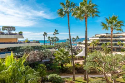 Holiday Inn Nice - Saint Laurent Du Var Hotels near Saint-Laurent-du-Var Station