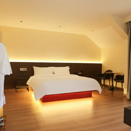Wengding Holiday Hotel (Lincang Cangyuan Wengding Primitive Tribe)