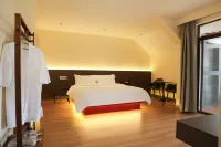 Wengding Holiday Hotel (Lincang Cangyuan Wengding Primitive Tribe)
