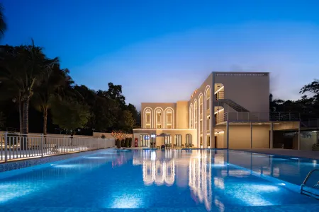 Coconut Resort Hotel Отели рядом с достопримечательностью «Hainan Ocean Paradise»