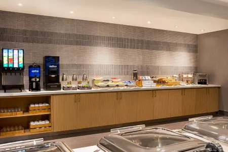 DoubleTree by Hilton Pointe Claire Montreal Airport West Отели в г. Пуэнт-Клер