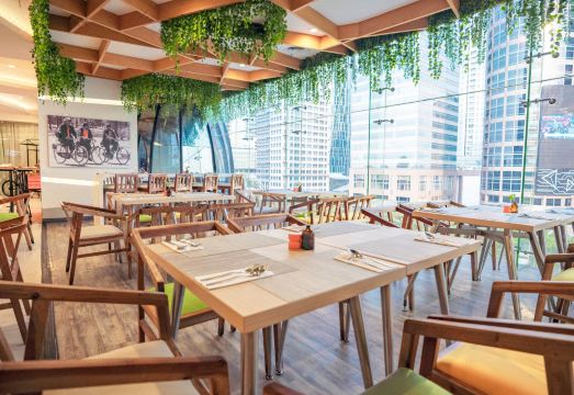 3. 해리스 스위트 ..