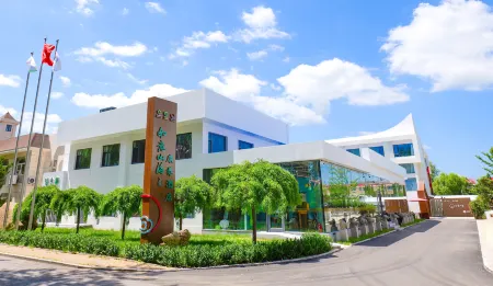 Ruyi Shanhai Kangyang Hotel (Beidaihe Safari Park) Отели рядом с достопримечательностью «General Administration of Sport Qinhuangdao Training Base Comprehensive Training Hall»