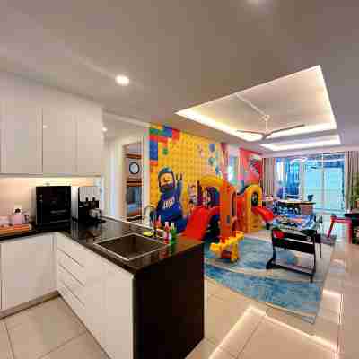The Shore Lego PlayGround I Family 10Pax I Kids Friendly I JonkerSt Rooms