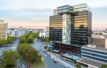 Riu Plaza Berlin Отели рядом с достопримечательностью «Embassy of the Netherlands»