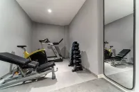 Chongqing Jiefangbei Hongya Cave Houju High-altitude River-view Hotel