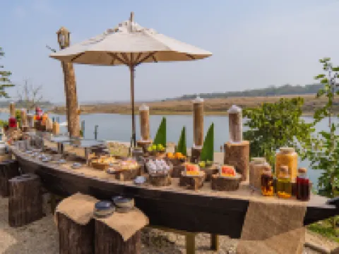 バラヒ ジャングル ロッジ チトワンのホテル