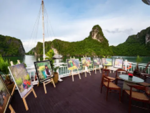 Hera Classic Boutique Cruise