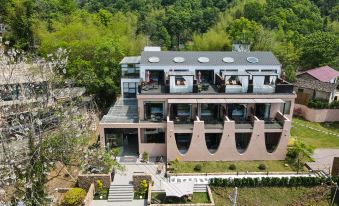 Sugiyama · Preface Wild Luxury Homestay