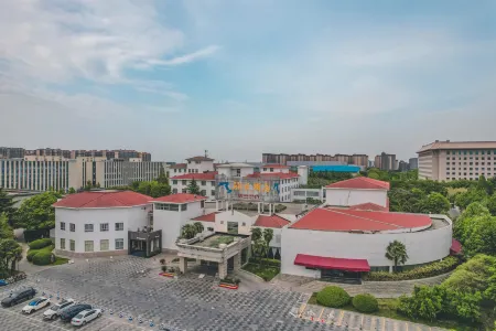 Xi'an Runtian Hotel Отели рядом с достопримечательностью «Xi'an Aeronautical Polytechnic Institute»