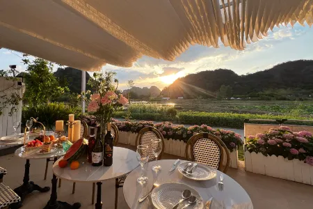 Liujian Qingshe Hotel