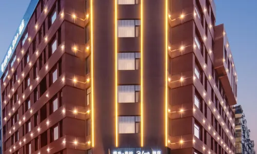 RomanticSeason BlueDiamond Hotel (Shenyang YouthStreet Subway Station Shenyang North Station Branch)