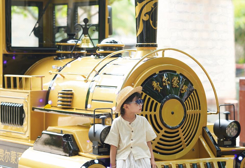 페어몬트 산야 하이탕 베이의 아름다운 수영장 전경