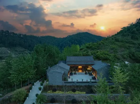 BAN SHAN YUNSHE Отели рядом с достопримечательностью «Wudang Mountains Ancient Building Complex»