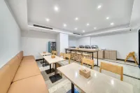 Zsmart Hotel (Hangzhou West Lake Scenic Area Qingchun Road) - parking