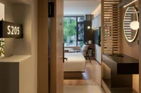 SFEEL Designer Hotel (Chengdu Du Fu Thatched Cottage Shaoling Road) Hotels near Qili Commercial Street