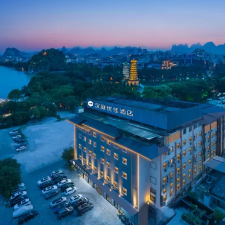 HanTing Premium Hotel (Guilin Zhengyang Pedestrian Street Elephant Trunk Hill Scenic Area) Отели рядом с достопримечательностью «Гора Фубо»