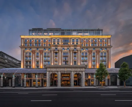 The Carlton, Moscow (Карлтон Москва) Отели рядом с достопримечательностью «Скульптурный ансамбль «Знаки Зодиака»»