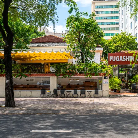Serenity Center Saigon Отели рядом с достопримечательностью «Музей пережитков войны»