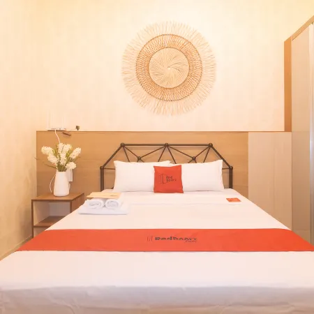 RedDoorz Premium @ Regency Sunset Hotel