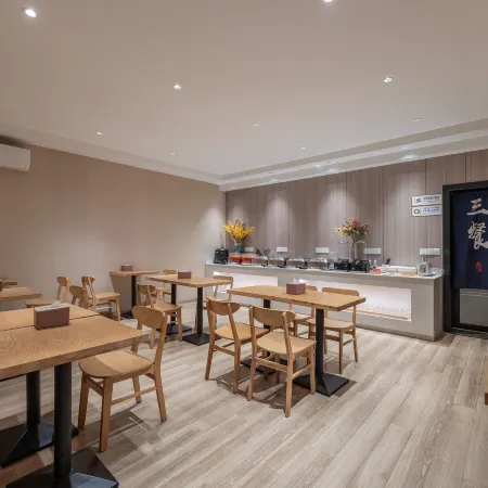 Yilong Anyun Hotel (Rudong Chahe Middle School)