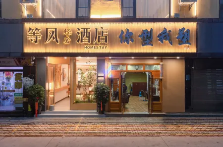 Dengfeng Light Luxury Hotel (Qujing Dahuaqiao Park) Отели рядом с достопримечательностью «Zhujiangyuan Square»