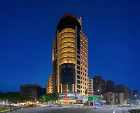 Borrman Hotel (Zhong Zhongzhou Old Street Bawang Road) Отели рядом с достопримечательностью «Zhongzhou Old Street»