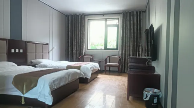 Honghuamanju Homestay Hotels near Mounigou Scenic Area