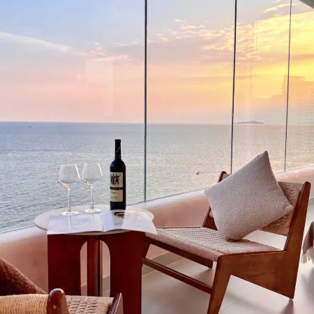 Clover Travel Seaview Apartment