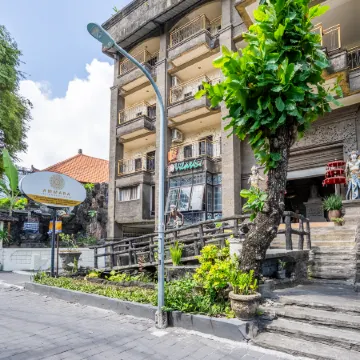 Ammara legian By Vilarisi - 8 Minute walk to the beach Отели рядом с достопримечательностью «Пляж Кута»